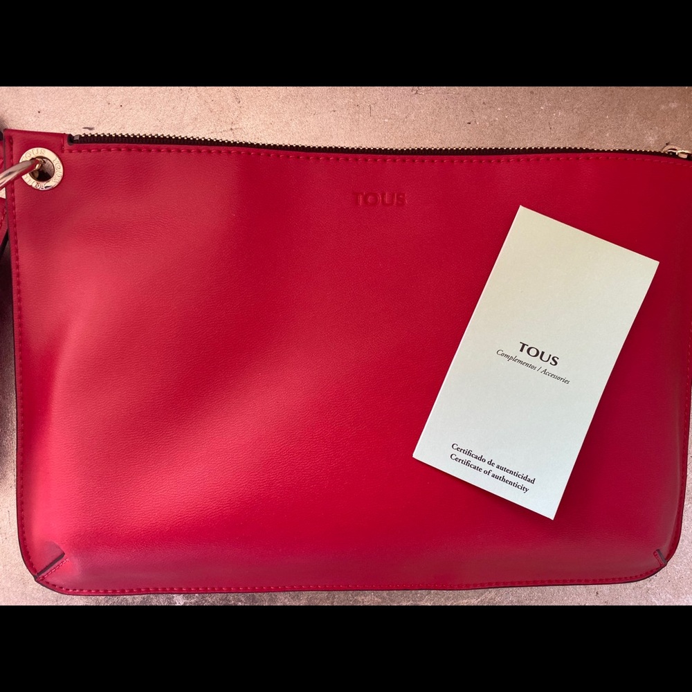Tous - Picture 2 of 5
